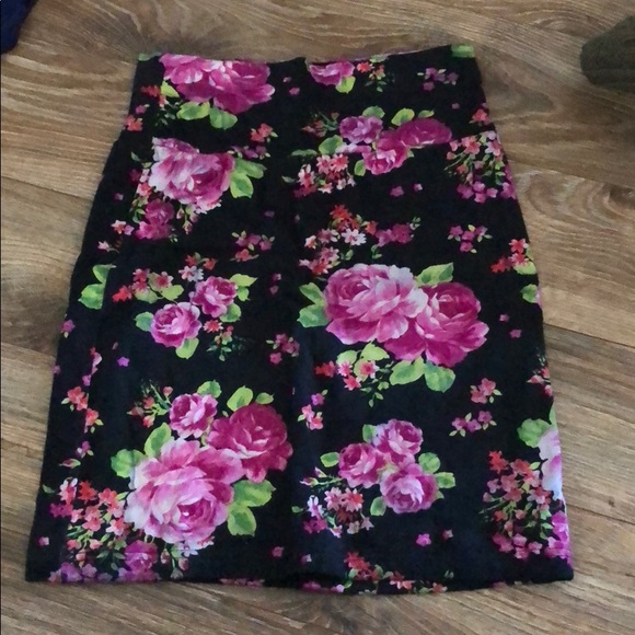 FLORAL MINI SKIRTS - 2 for 1 price ! - Picture 3 of 3